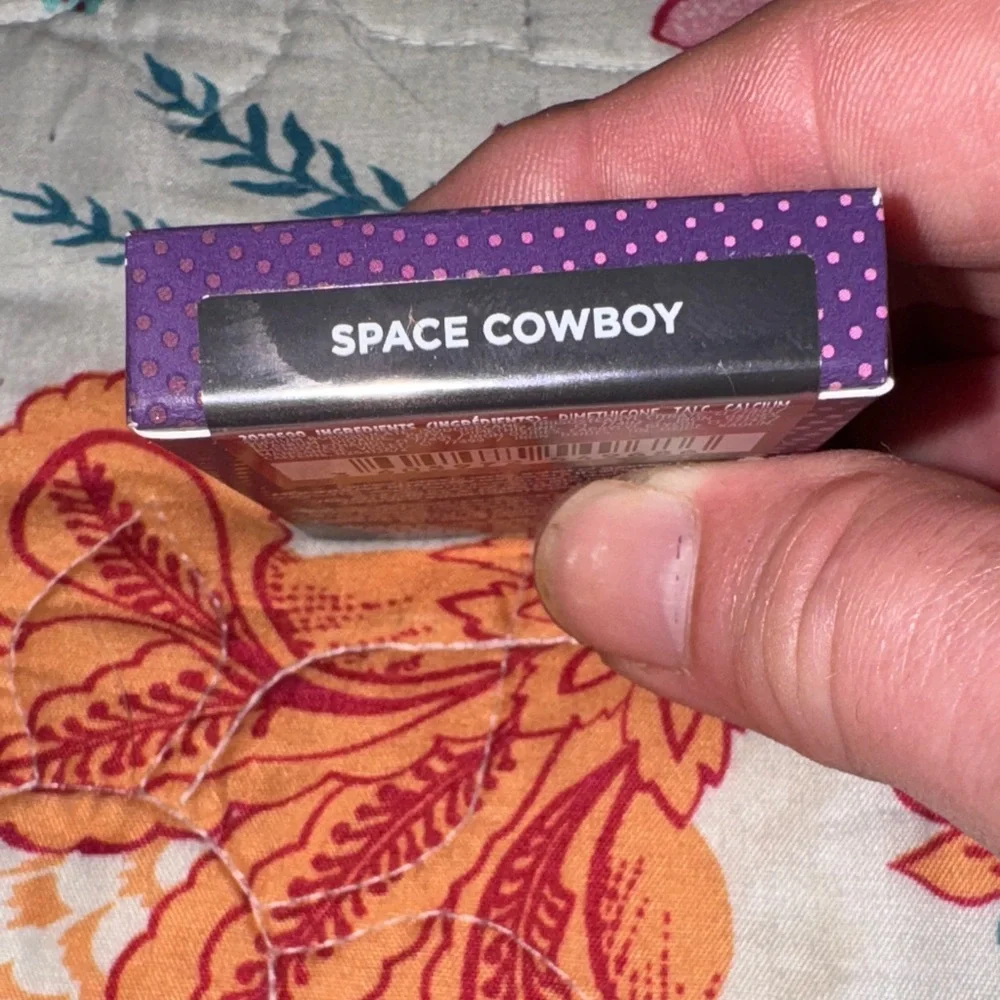 Urban Decay Moondust Glitter Eyeshadow in Shimmering Pink - Picture 3 of 4